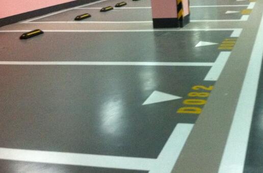 聚氨酯地坪涂料系統(tǒng)防滑靜音 干濕環(huán)境都站得住，表面降噪設(shè)計(jì)