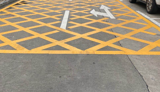 創(chuàng)意設計，優(yōu)雅彩繪，蘇州小區(qū)地面劃線方案讓生活更加便捷和美好