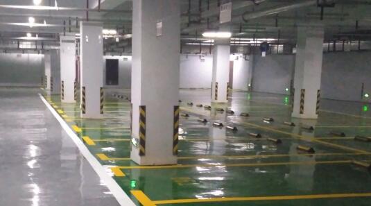 地面停車場劃線的最佳方案，提升停車效率與安全！